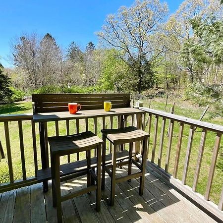 Newly Renovated Carriage House Near Town & Beaches Madison Bagian luar foto