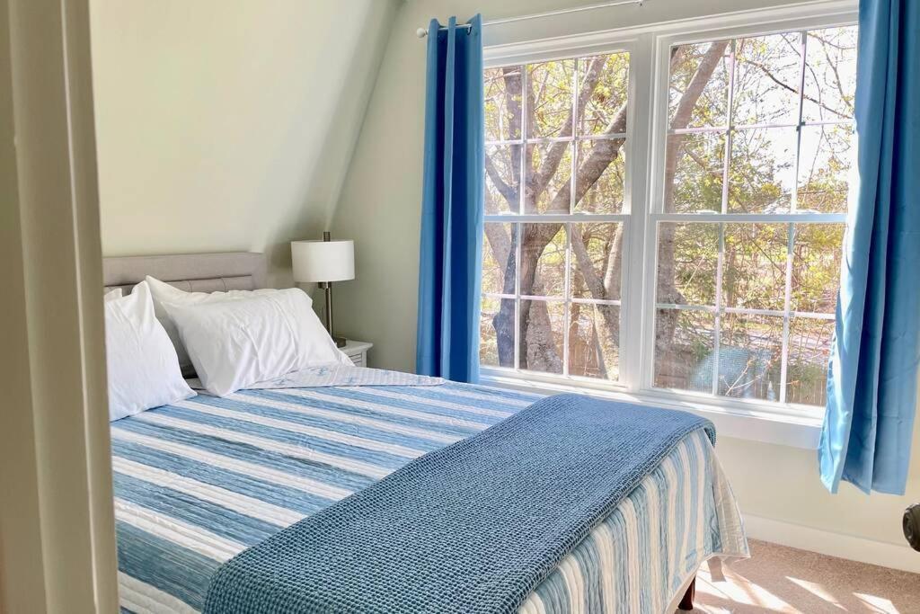 Newly Renovated Carriage House Near Town & Beaches Madison Bagian luar foto