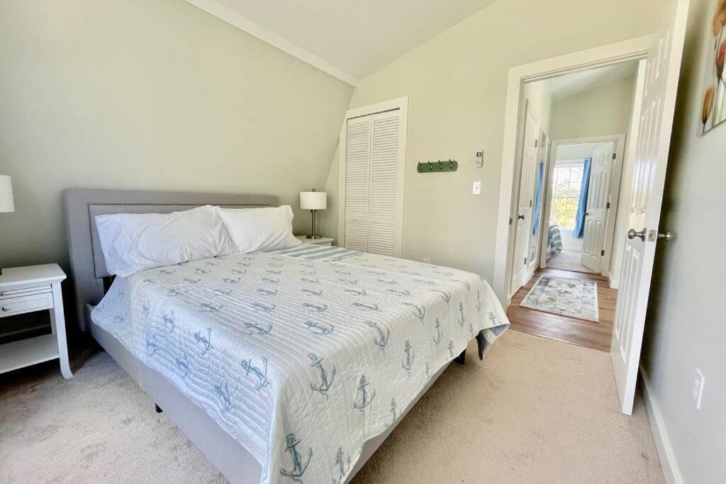 Newly Renovated Carriage House Near Town & Beaches Madison Bagian luar foto