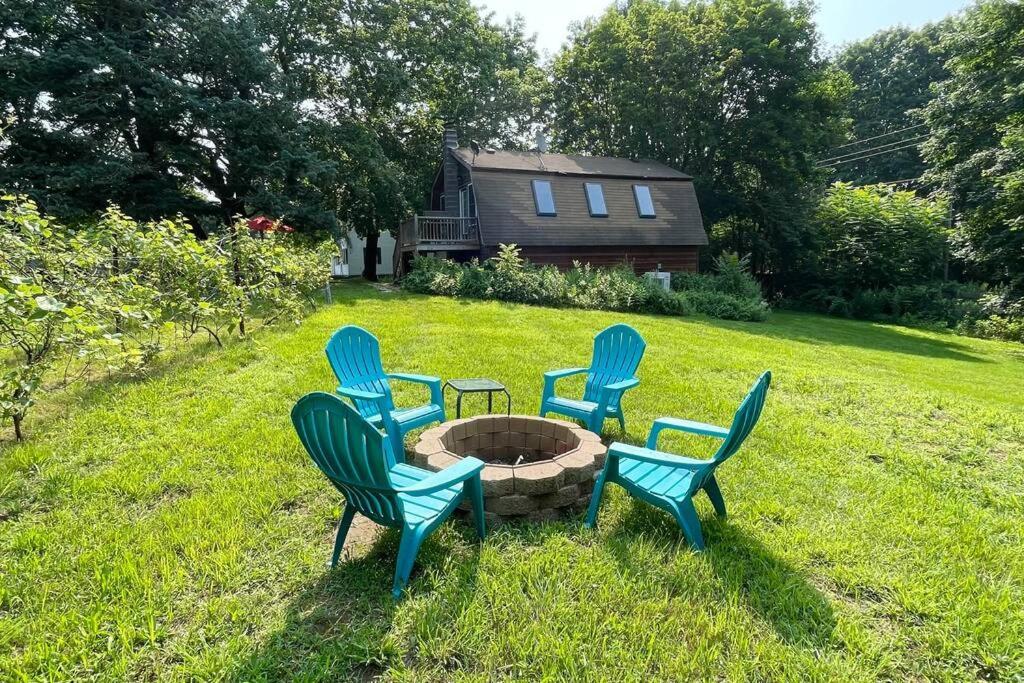 Newly Renovated Carriage House Near Town & Beaches Madison Bagian luar foto